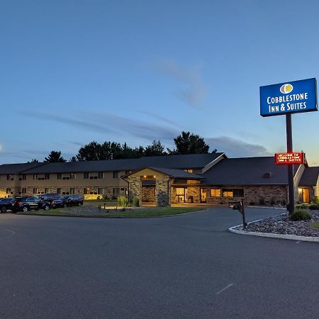 Cobblestone Inn & Suites - Merrill Exteriör bild