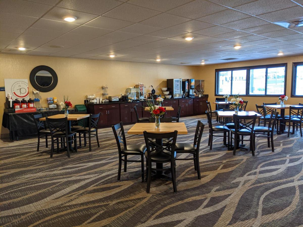 Cobblestone Inn & Suites - Merrill Exteriör bild