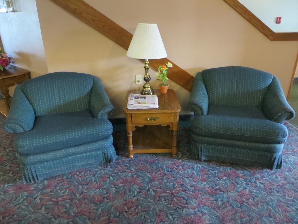 Cobblestone Inn & Suites - Merrill Exteriör bild