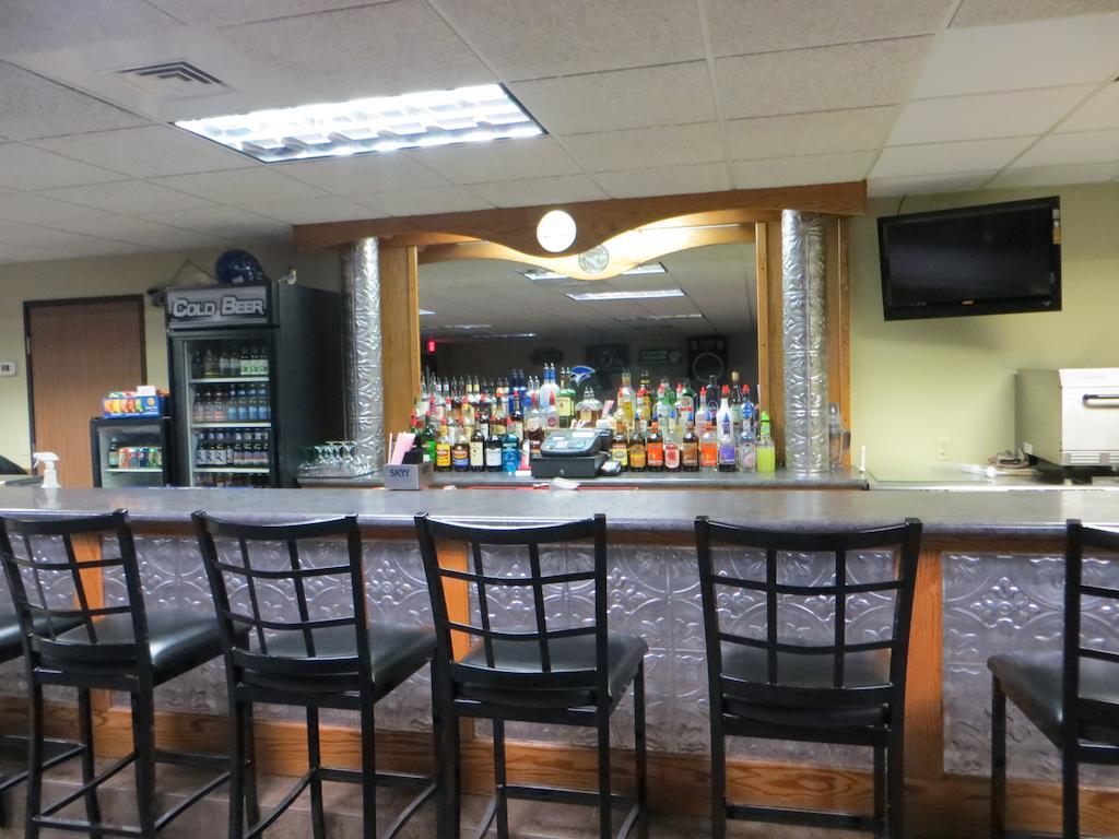 Cobblestone Inn & Suites - Merrill Exteriör bild