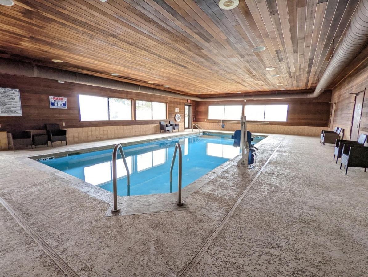 Cobblestone Inn & Suites - Merrill Exteriör bild