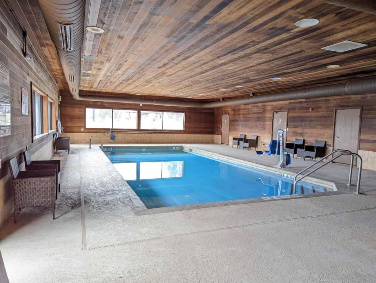 Cobblestone Inn & Suites - Merrill Exteriör bild
