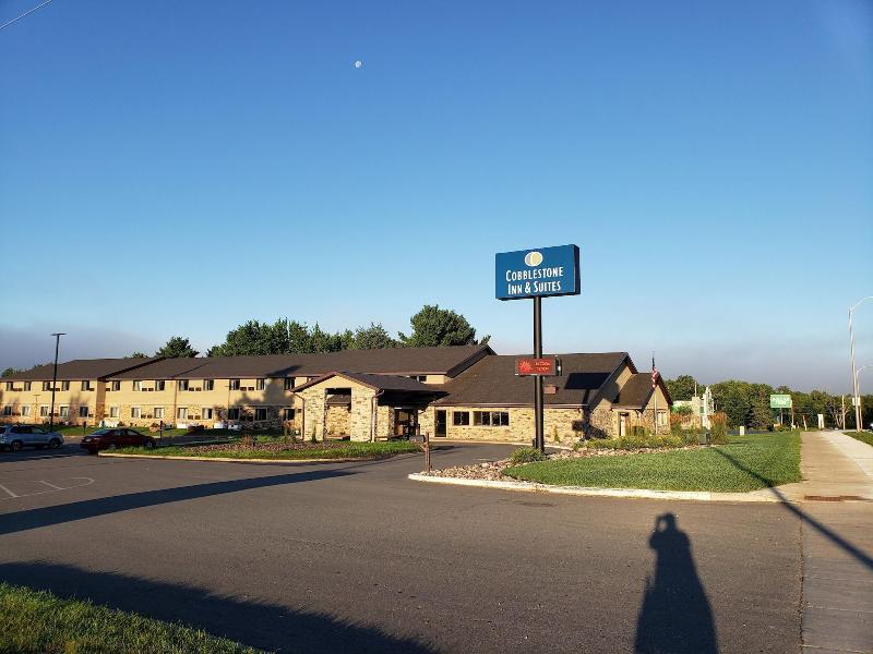 Cobblestone Inn & Suites - Merrill Exteriör bild