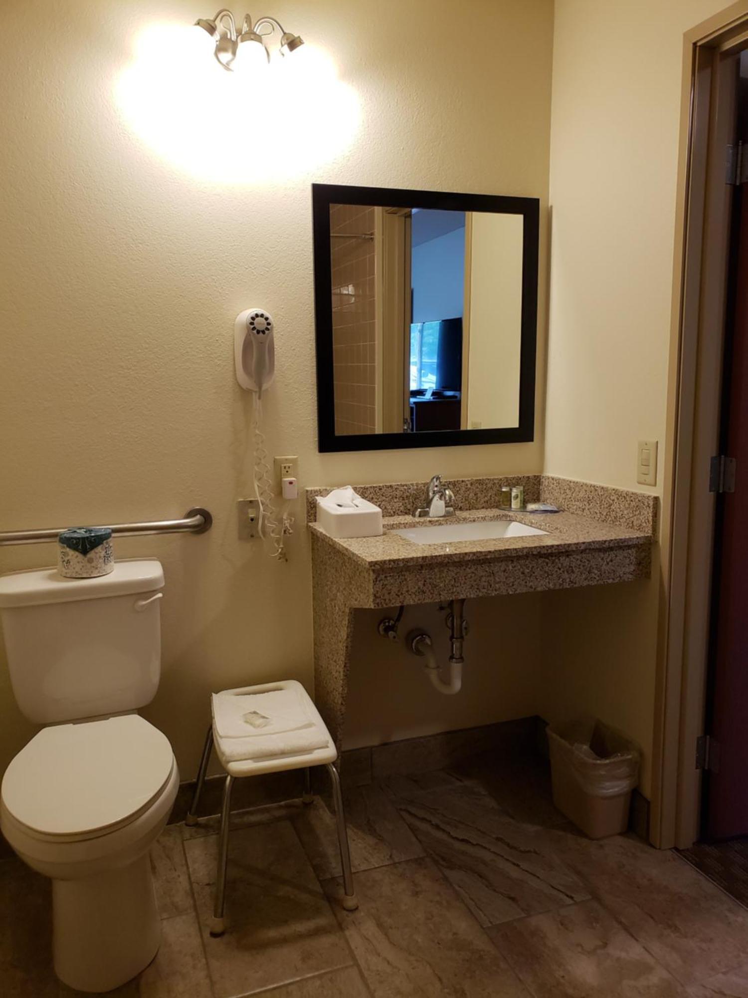 Cobblestone Inn & Suites - Merrill Exteriör bild