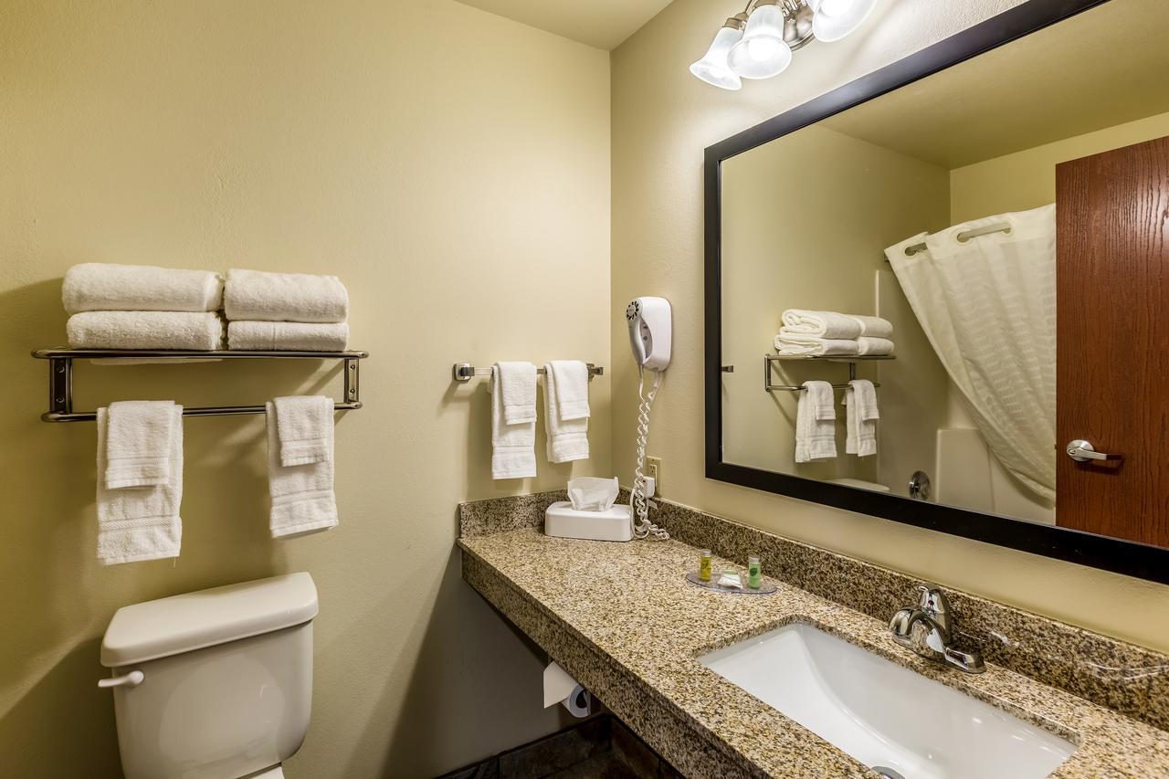 Cobblestone Inn & Suites - Merrill Exteriör bild