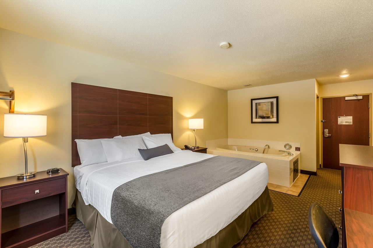 Cobblestone Inn & Suites - Merrill Exteriör bild
