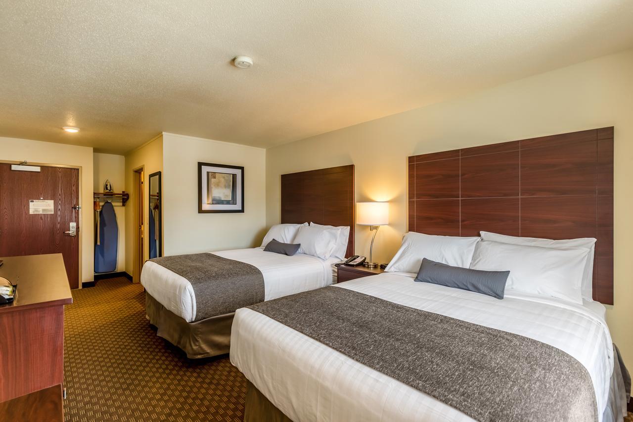 Cobblestone Inn & Suites - Merrill Exteriör bild