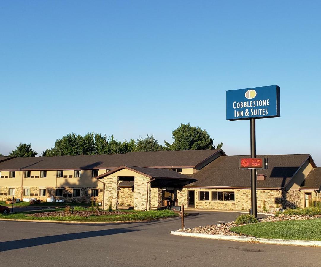 Cobblestone Inn & Suites - Merrill Exteriör bild